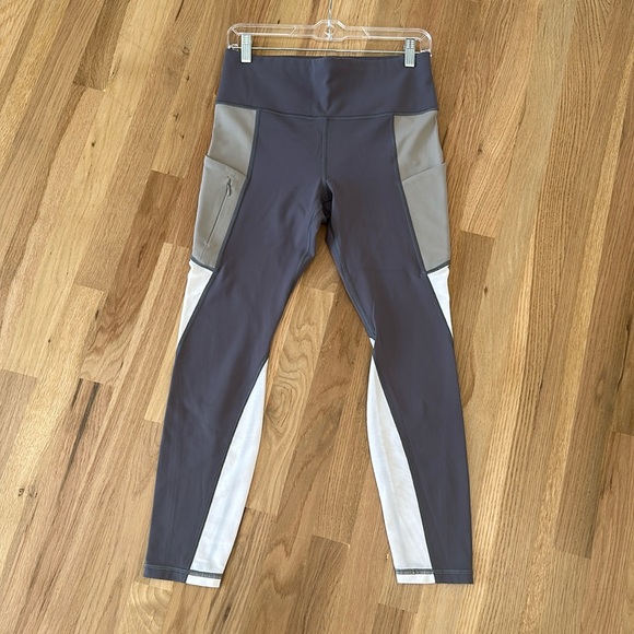 Athleta - Color block Salutation 7/8 tight - Picture 4 of 4